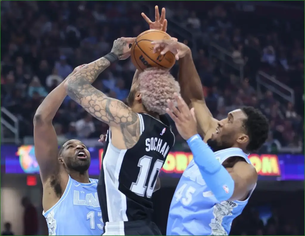 Cavs Extend Winning Streak with Victory Over Spurs Cavs extend winning streak with victory over spurs
