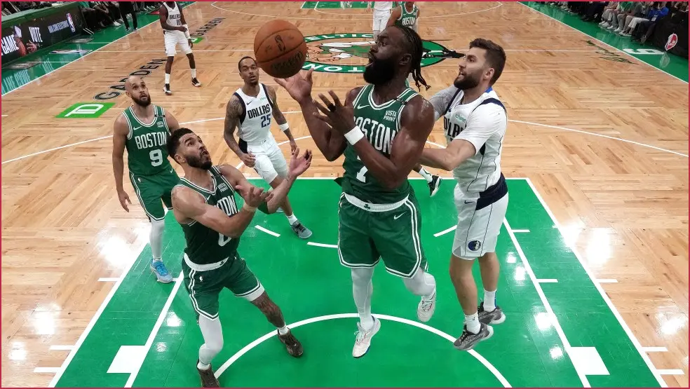 Media Titans Vie for NBA Advertising Revenue as Basketball Rights Soar Media titans vie for nba advertising revenue as basketball rights