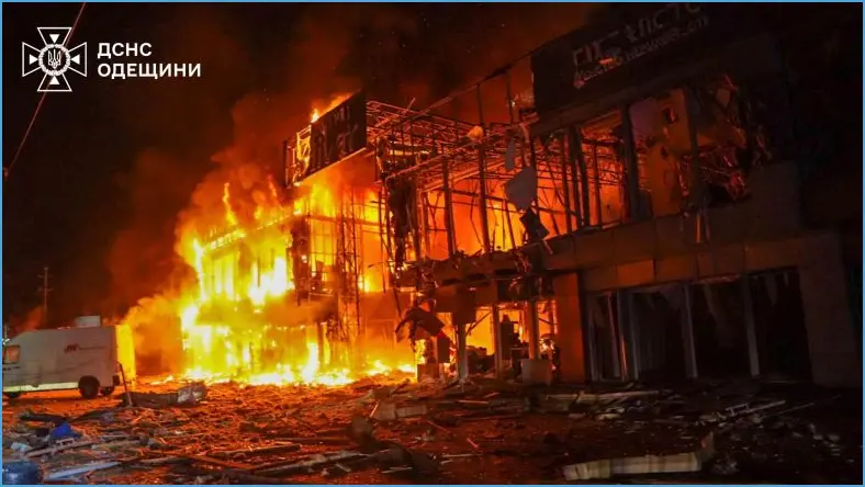 Odesa in Flames: Russian Strikes Intensify as Trump Hopes for Peace Talks Odesa in flames: russian strikes intensify as trump hopes for