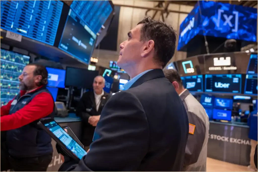 Stocks climb as fed maintains key rate amid economic uncertainty;