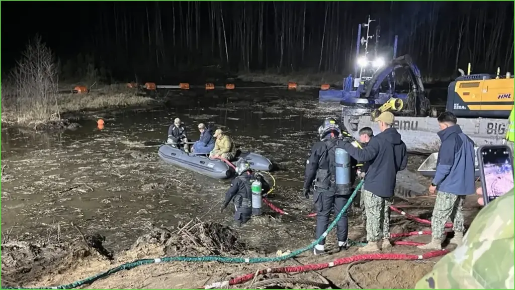 Us crews work to secure sinking hercules where four soldiers