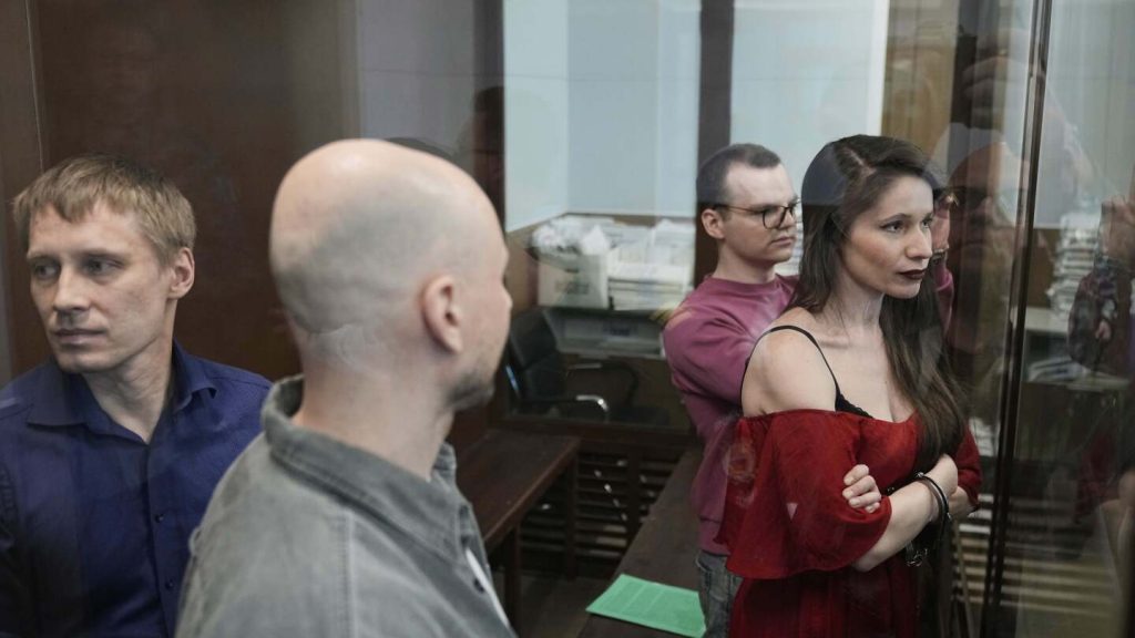 Journalists convicted of extremism in navalny case