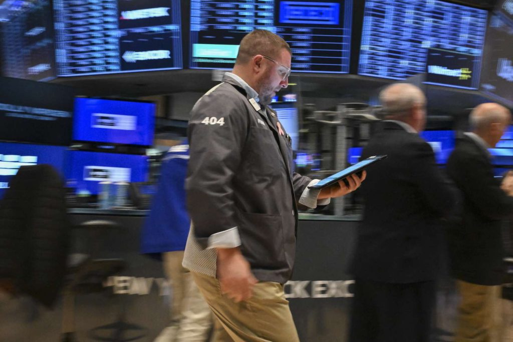 Market turmoil: dow drops 1,200 points amid tariff fears and