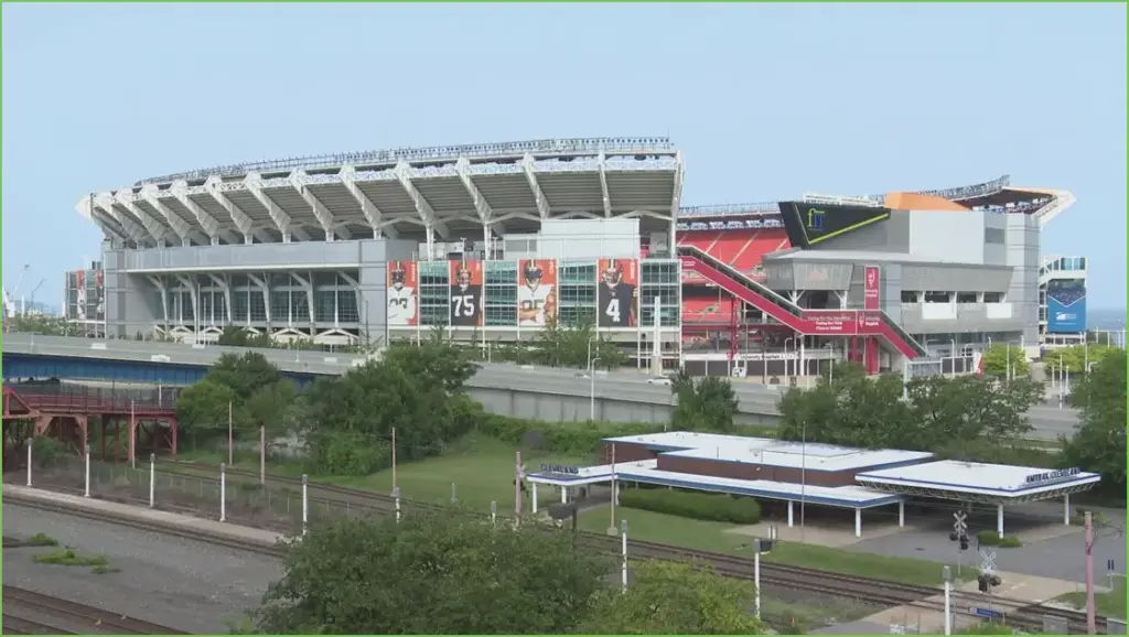 Cleveland browns explore options for downtown stadium renovation