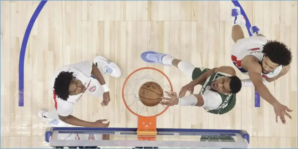 Giannis shines in bucks' victory over pistons as teammates celebrate