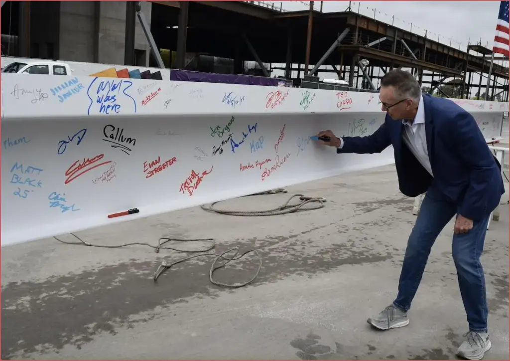 Graton resort & casino celebrates expansion milestone with topping off