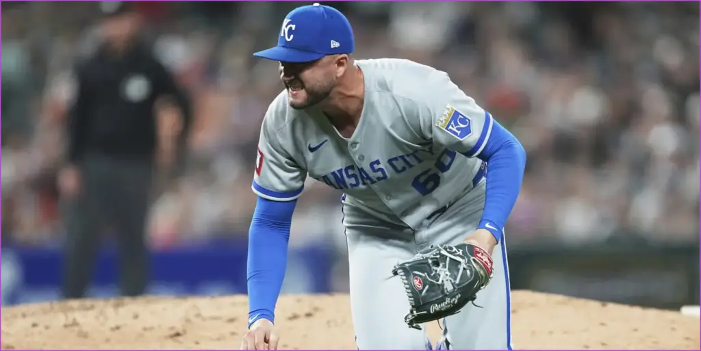 Lucas erceg leaves game after injury from line drive to