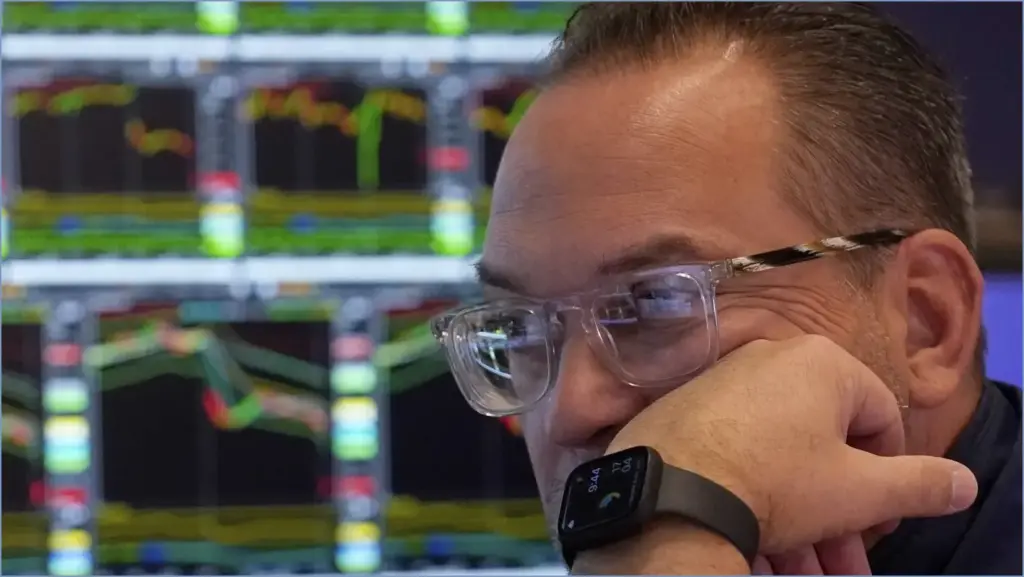 Market plunge: dow declines 1,300 points as china strikes back