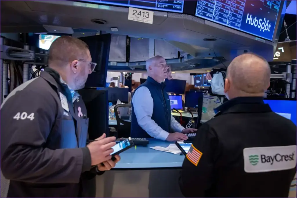 Markets rebound as s&p 500 and nasdaq rise, dow declines