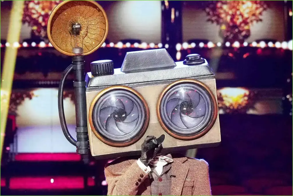 Paparazzo Unmasked: Matthew Lawrence’s Big Reveal on The Masked Singer Paparazzo unmasked: matthew lawrence's big reveal on the masked singer