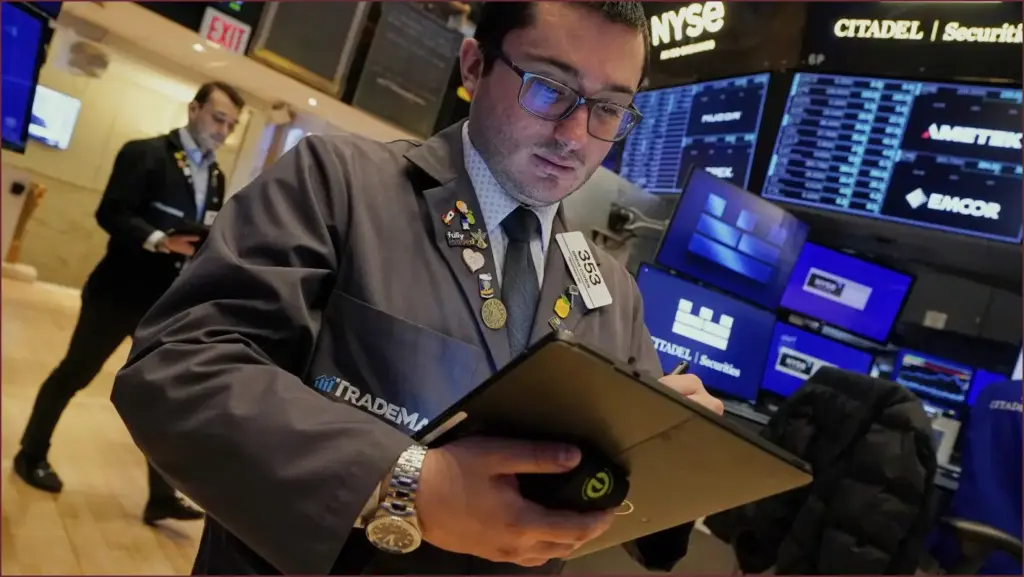 Us stocks climb following trump's delay on electronics tariffs