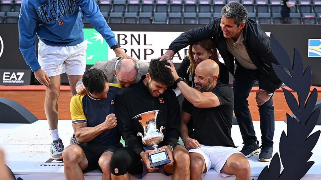 Carlos alcaraz shines bright while jannik sinner struggles