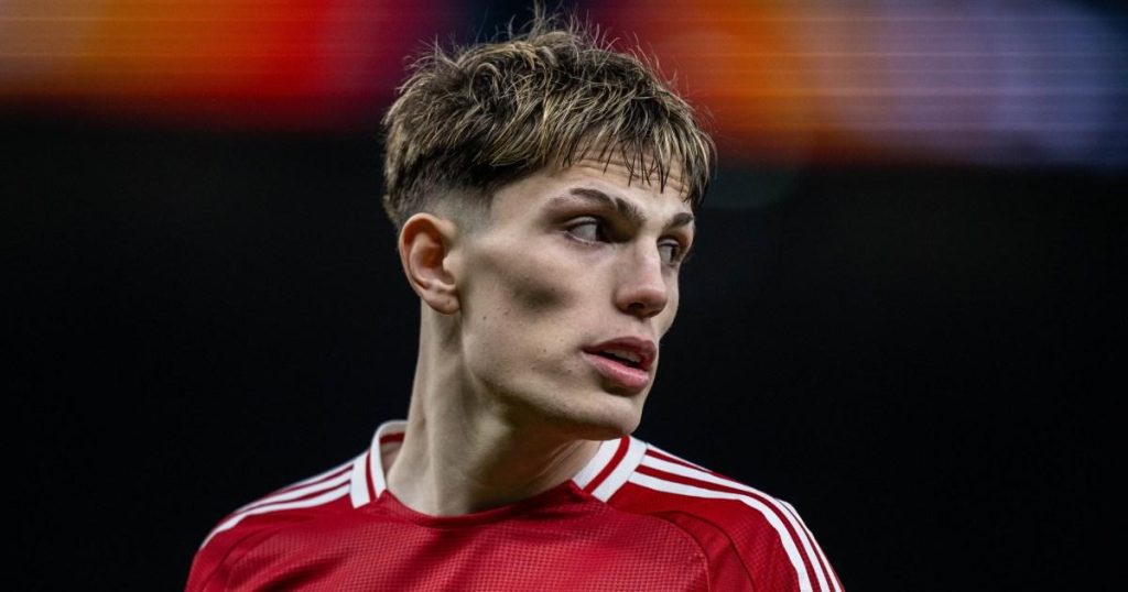 Chelsea influences alejandro garnacho's transfer decision amid man utd pricing