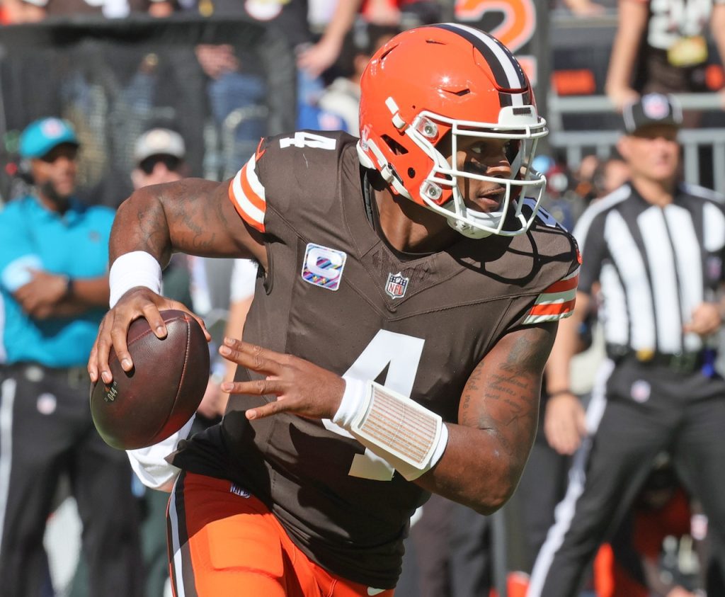 Deshaun watson connects with jerry jeudy and david bell at