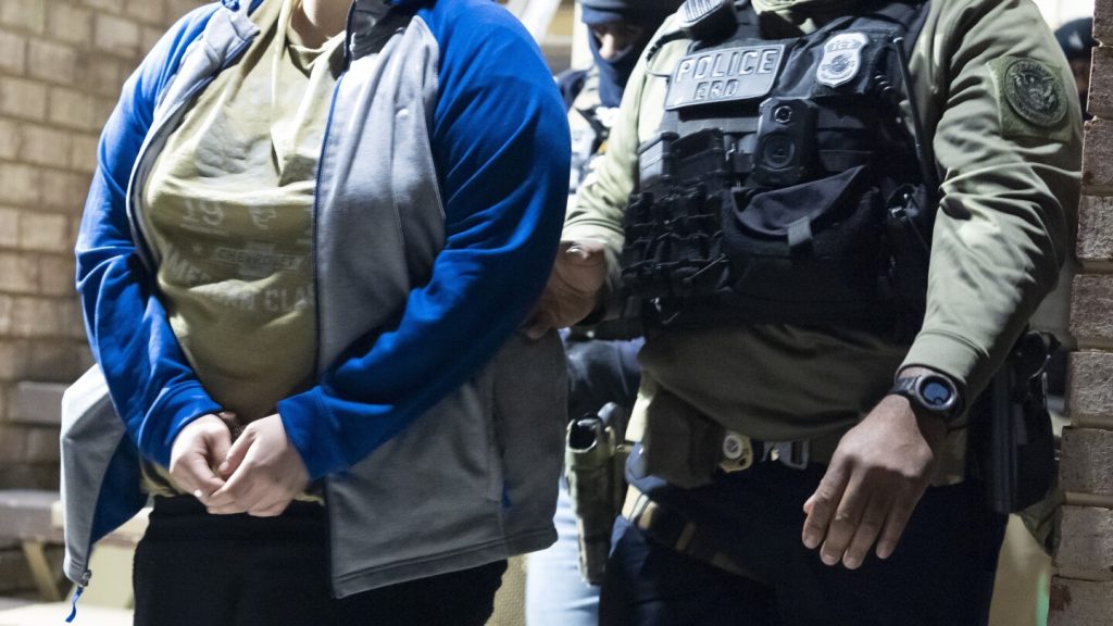 Ice transfers migrants to shelters amid legal concerns