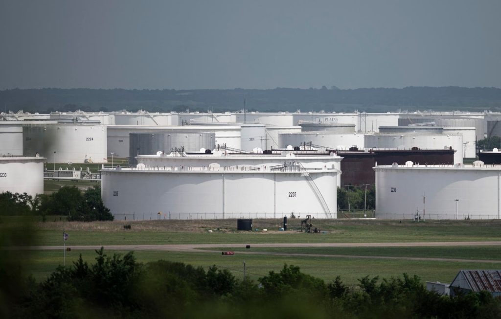 Oil prices under pressure from increasing crude inventories and higher