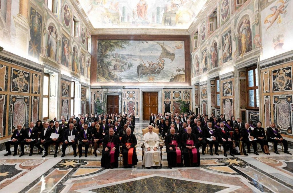 Pope urges diplomatic corps to foster peace through justice and