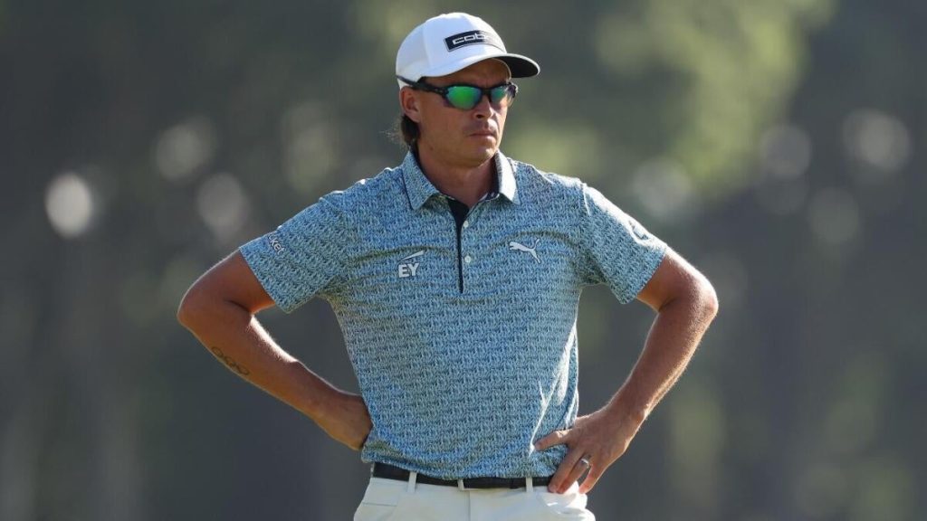 Rickie fowler stays in contention as scottie scheffler just scrapes