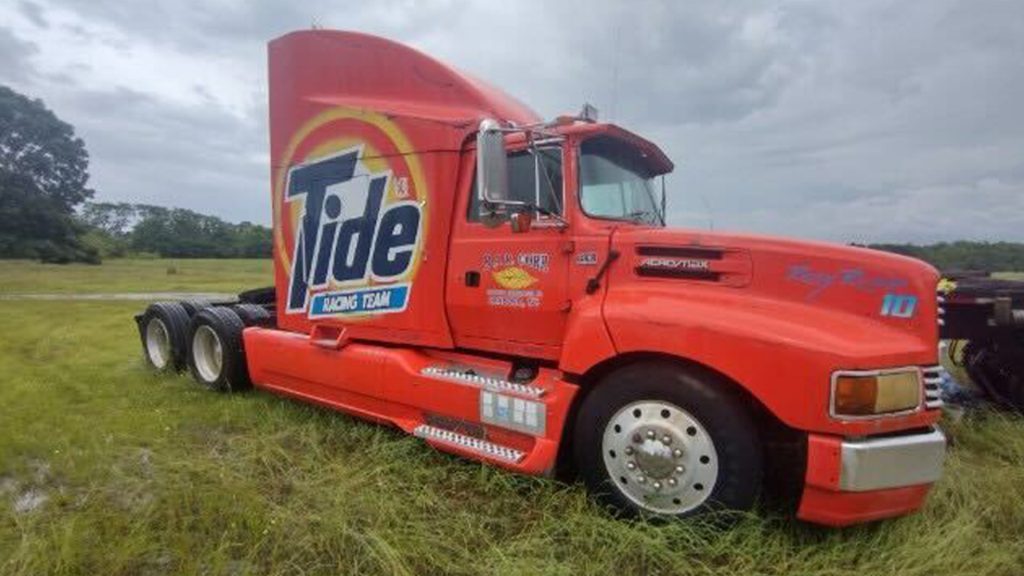 Ricky rudd's tide nascar hauler: from racing to tobacco fields