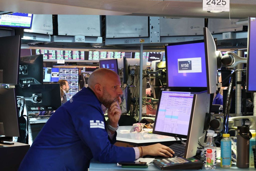Stocks dip as investors anticipate nvidia earnings report