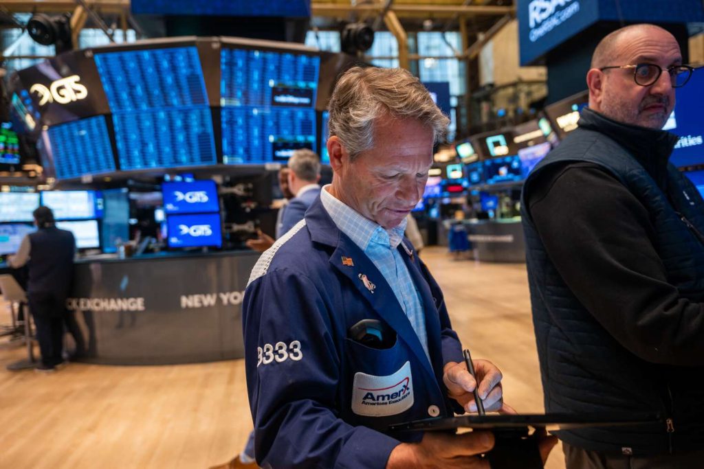 Stocks mixed as dow and s&p 500 pursue 10 day winning