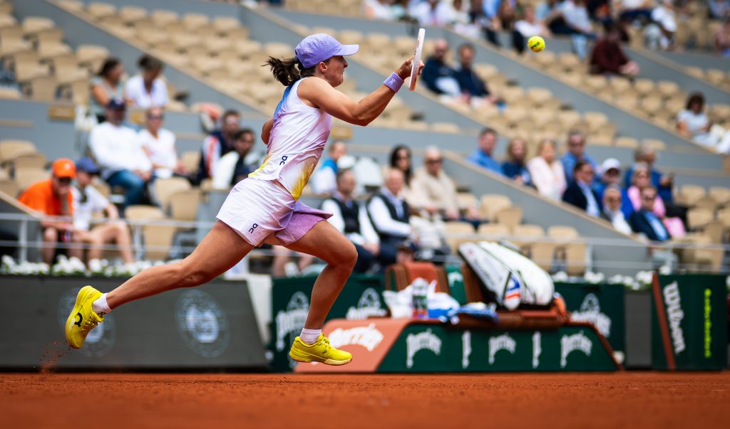 Swiatek and raducanu advance to round 2 at roland garros