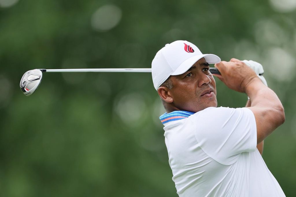 Vegas leads as mcilroy and scheffler advance in 2025 pga