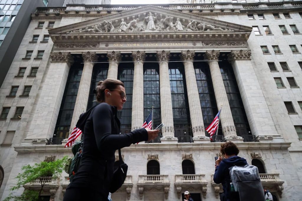 Wall street analysts respond to moody's downgrade of us credit