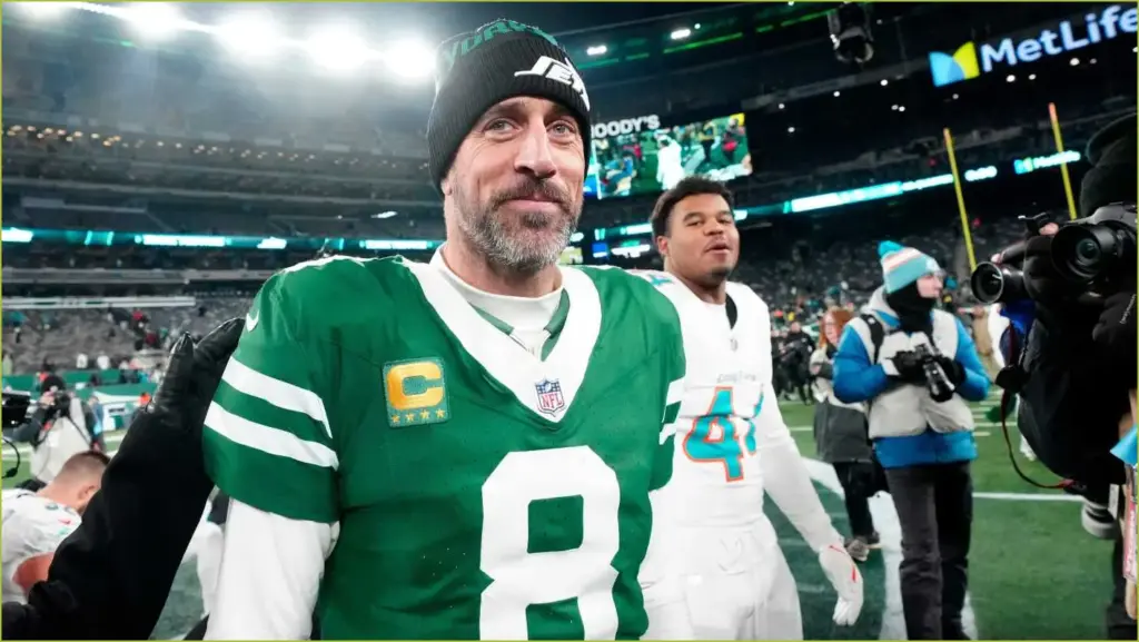 Aaron rodgers remains mysterious about his football future in three hour