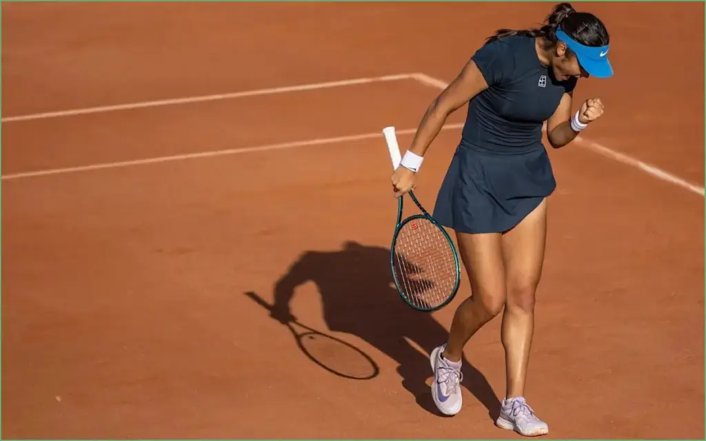 Emma raducanu embraces clay with impressive victory over daria kasatkina