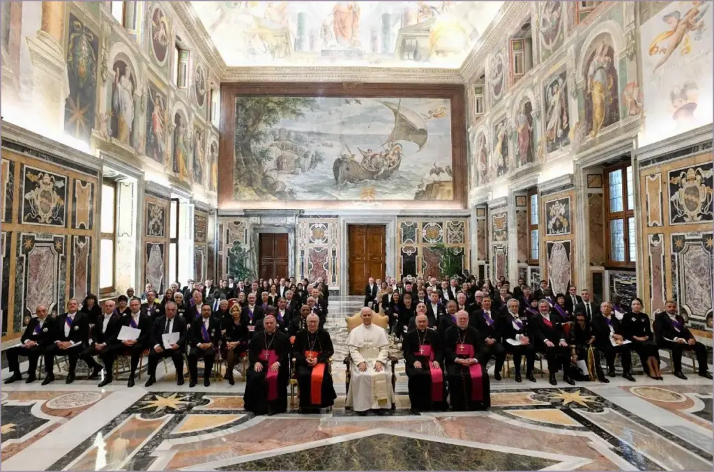 Pope urges diplomatic corps to foster peace through justice and