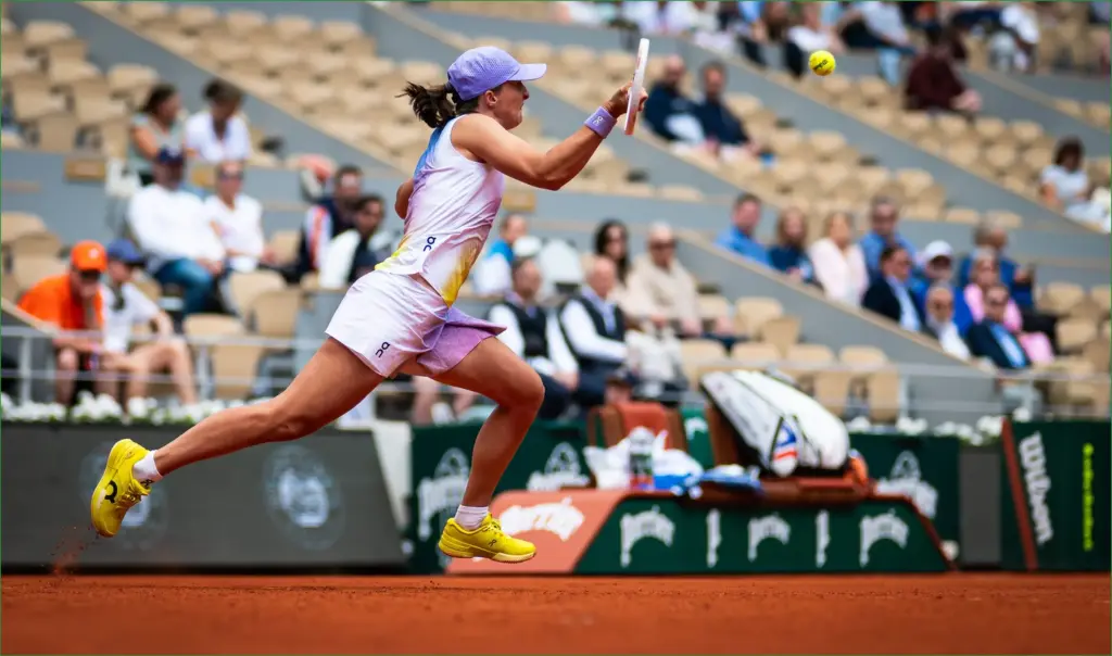 Swiatek and raducanu advance to round 2 at roland garros