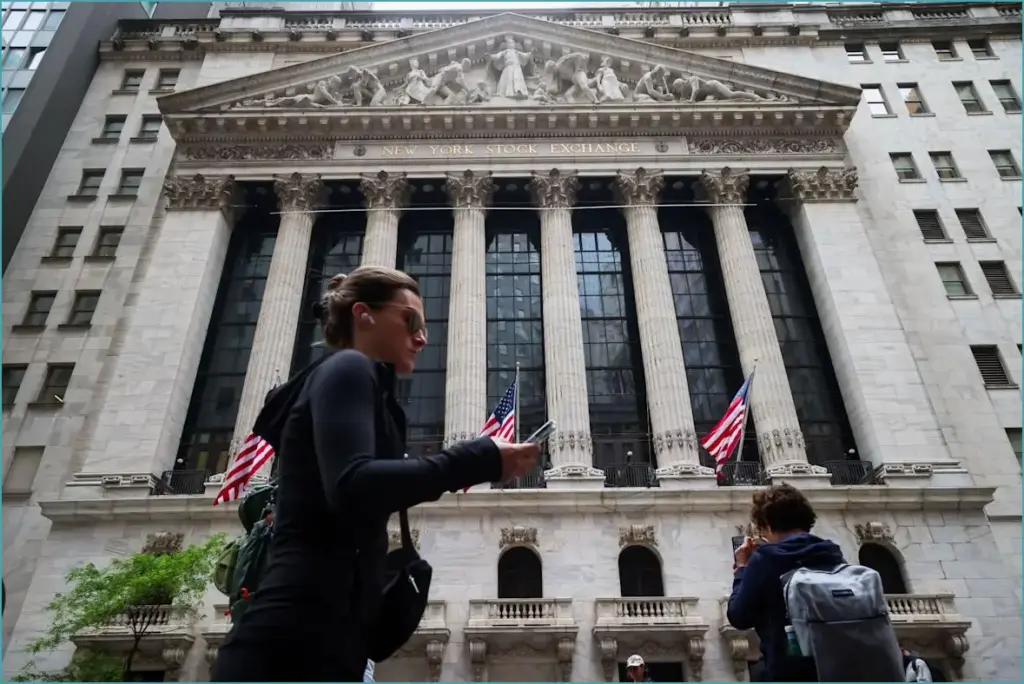 Wall street analysts respond to moody's downgrade of us credit
