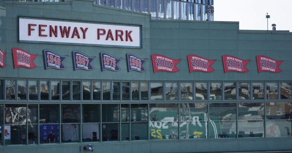 Brothers revive boxing at fenway after seven decades