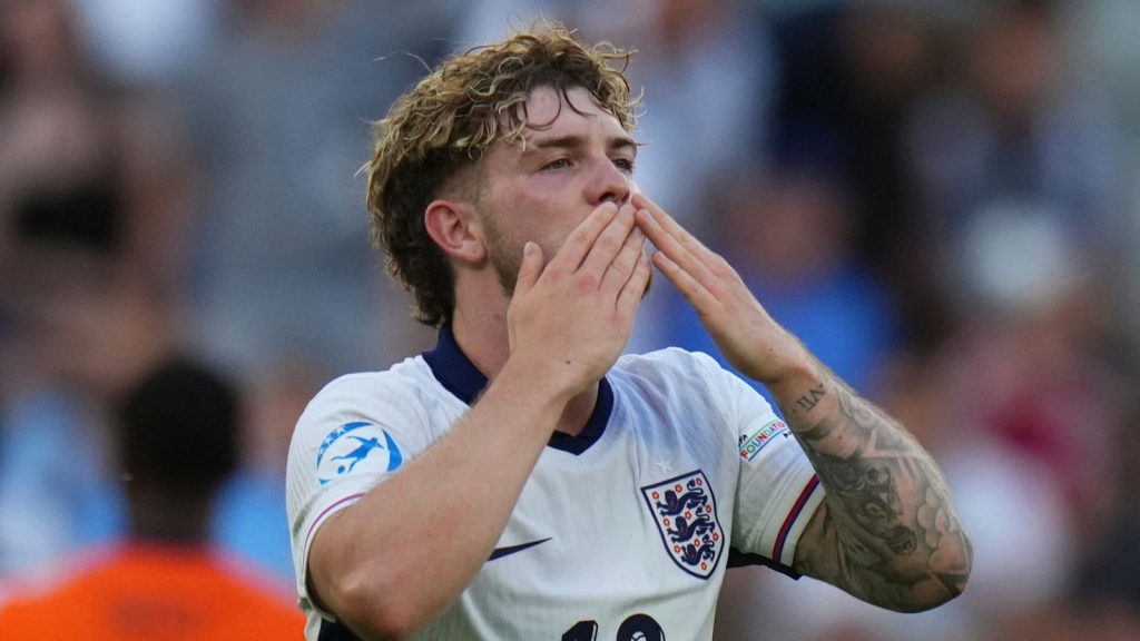 Elliott's brace leads young lions to back to back u21 euros finals