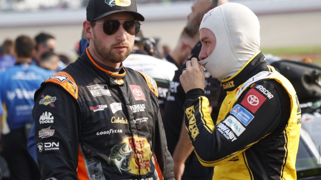 Highlights to anticipate in tonight's nascar cup race at nashville