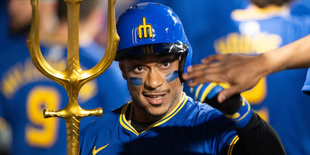Mariners surge in seventh to defeat guardians