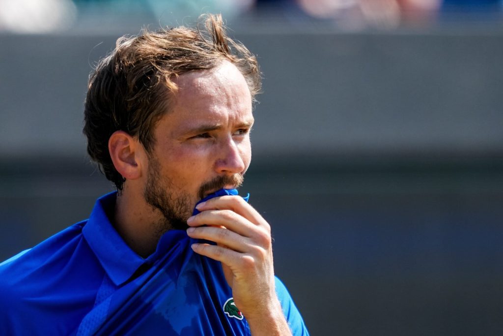Medvedev weighs grand slam glory against world no. 1 status