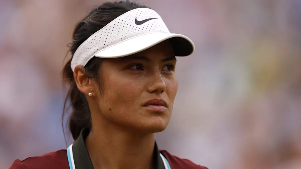 Zheng dominates raducanu at queen's championship