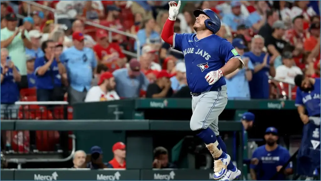 Blue jays continue their momentum with thrilling victory against cardinals