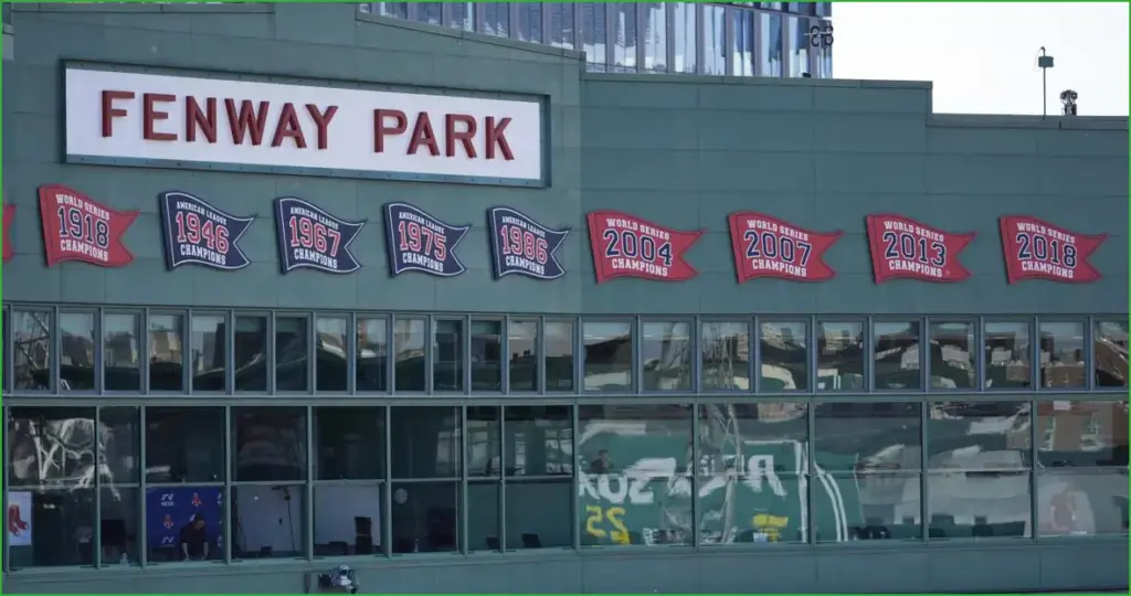 Brothers revive boxing at fenway after seven decades