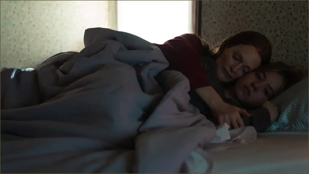 Julianne moore and sydney sweeney shine in gripping thriller