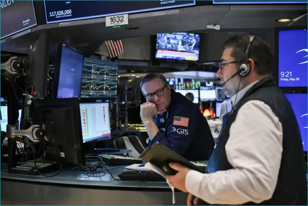 Market shifts as s&p 500 and nasdaq end streak; oracle