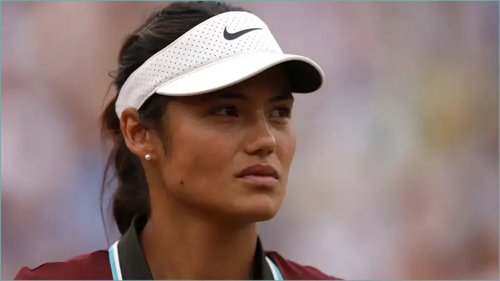 Zheng dominates raducanu at queen's championship