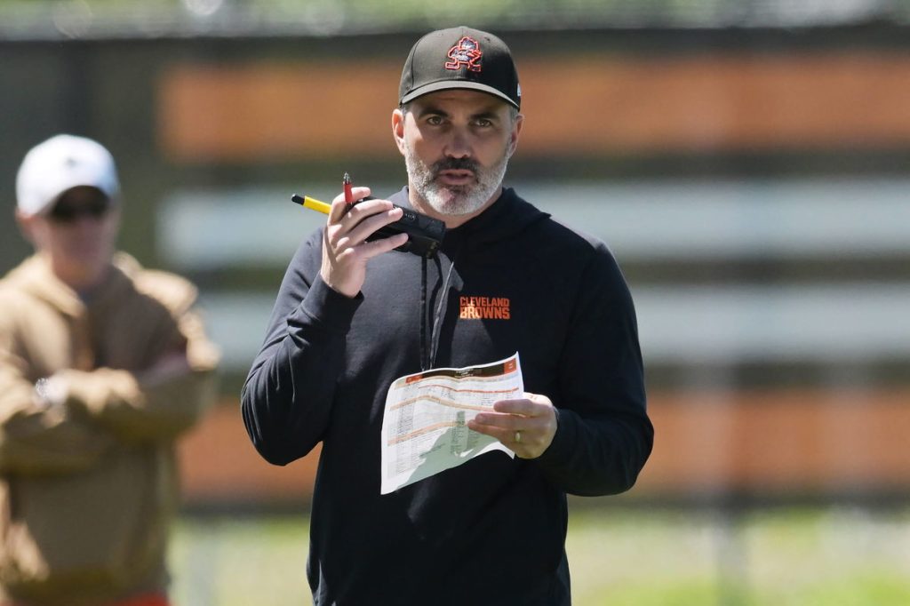 Browns coach acknowledges error in dillon gabriel trade decision