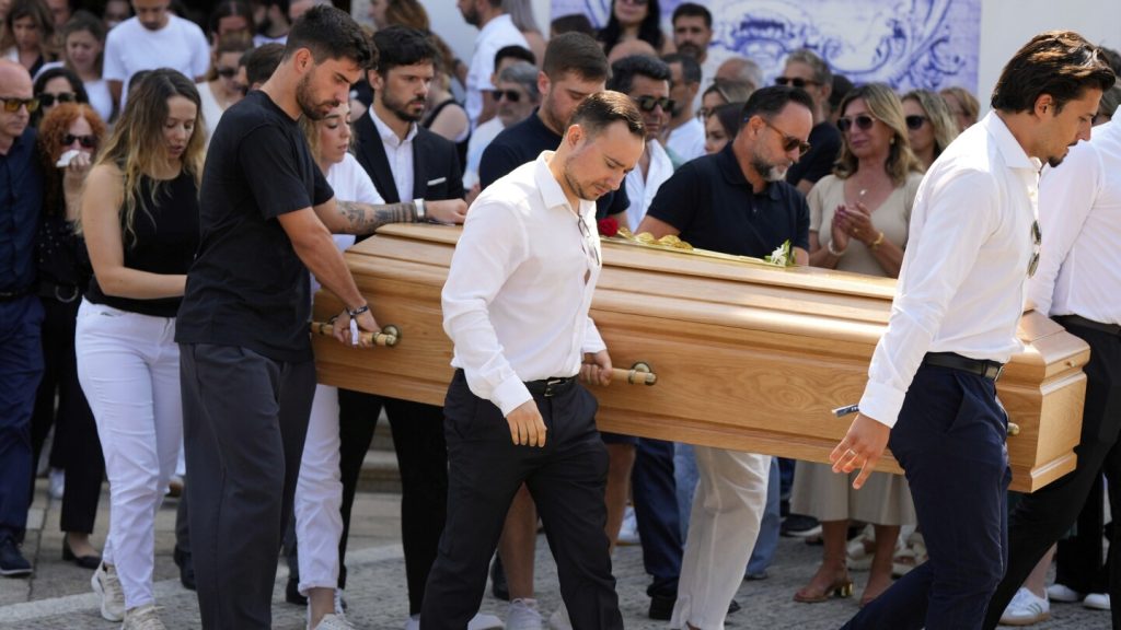 Liverpool players pay tribute at jota family funeral