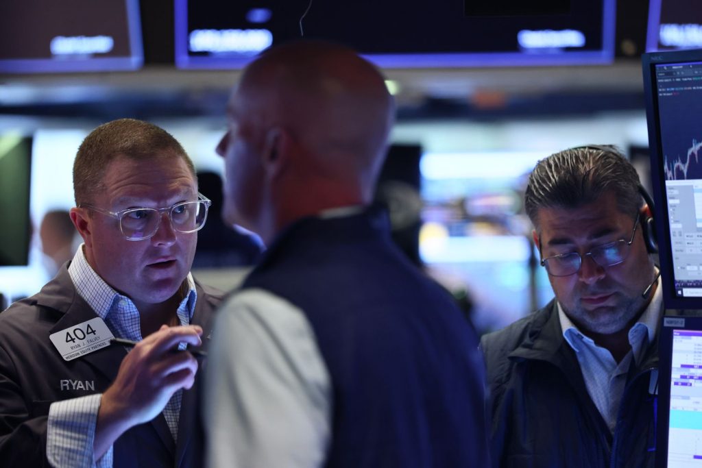 S&p 500 reaches new heights for third consecutive day while
