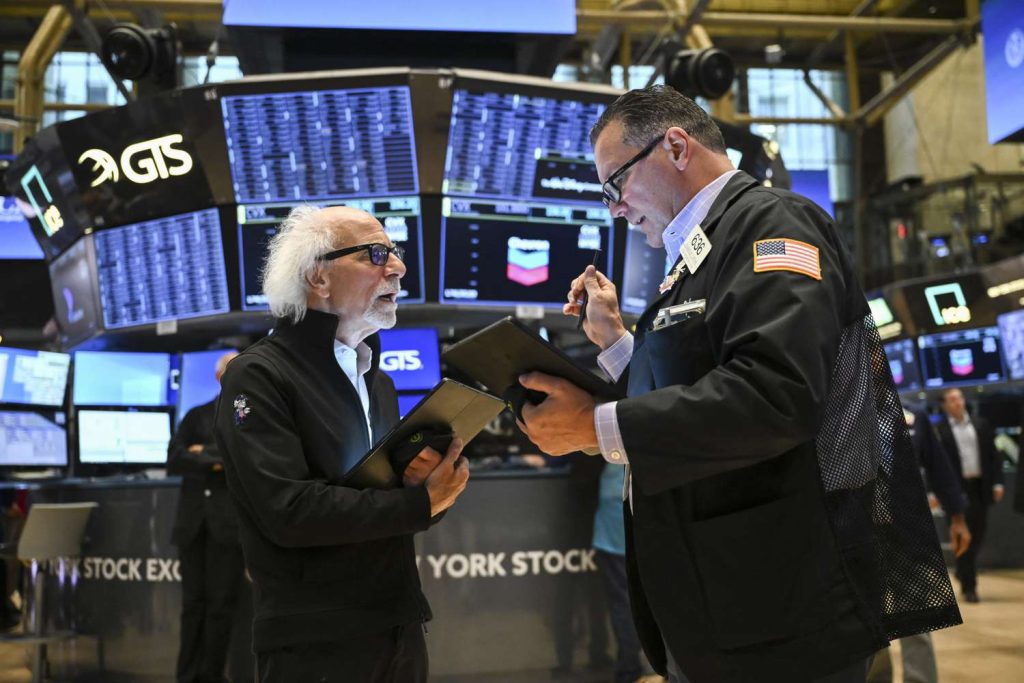 S&p 500 steady while nasdaq hits fifth consecutive high