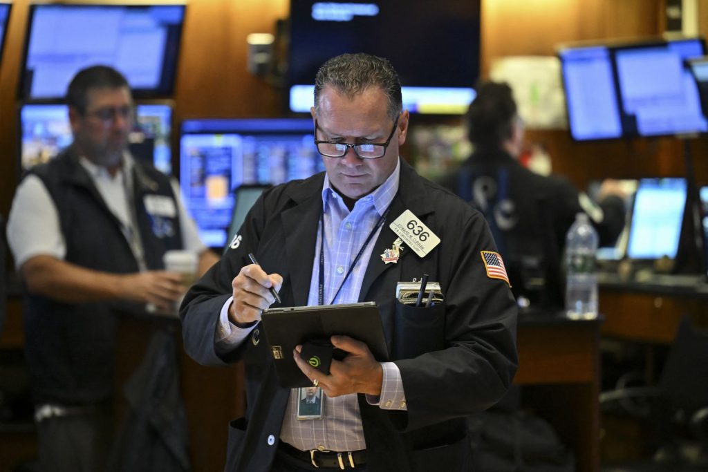 Stocks reach new heights as earnings week kicks off with