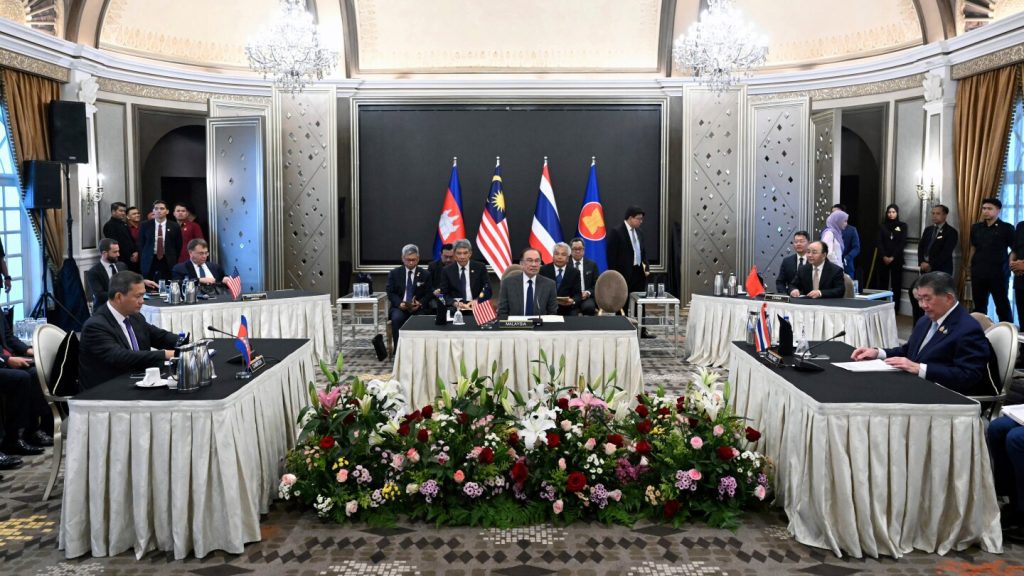 Thai and cambodian leaders engage in ceasefire discussions in malaysia